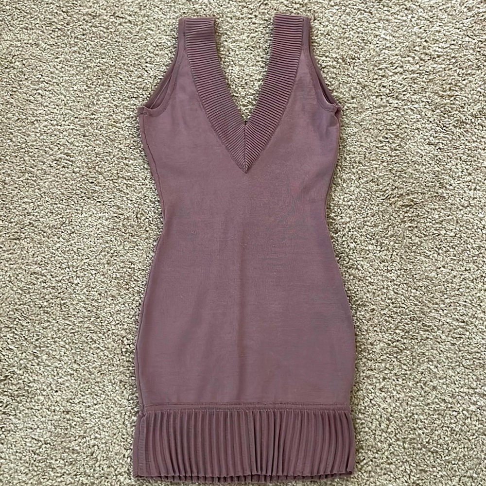 BEBE V-neck mini dress 👗